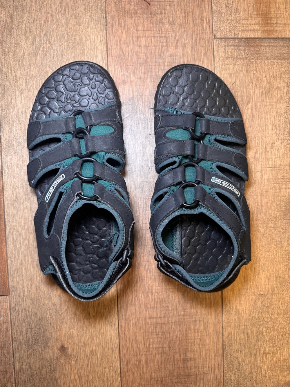Nike Women’s  Black and Dark Green Sport Sandals